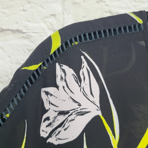 Halogen Women's Black Neon Yellow/White Floral Short Sleeve Ruffle Hem Top Sz M - Picture 6 of 13